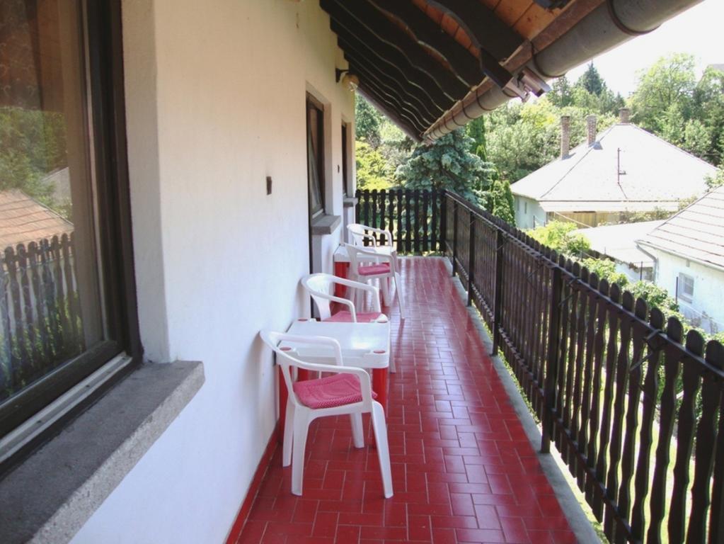 Gyongyvirag Vendeghaz Apartment Balatonboglar Ruang foto
