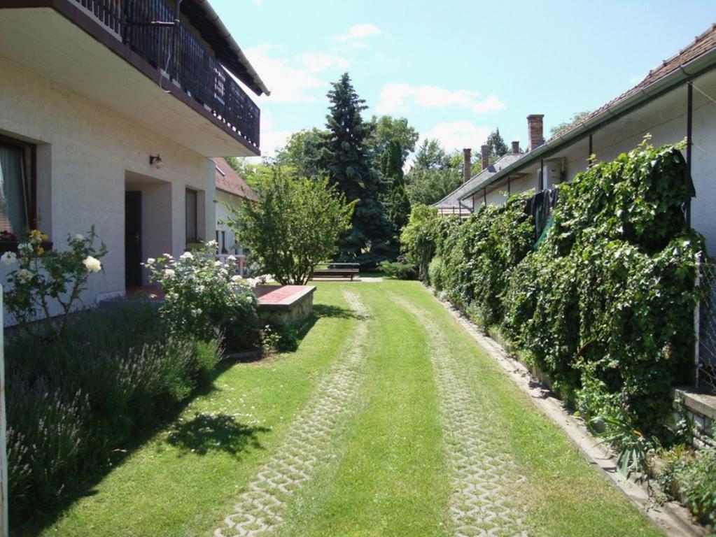 Gyongyvirag Vendeghaz Apartment Balatonboglar Bagian luar foto