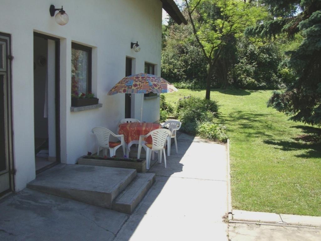 Gyongyvirag Vendeghaz Apartment Balatonboglar Bagian luar foto