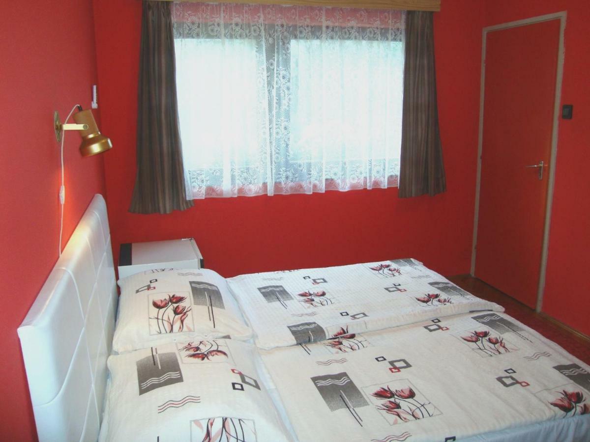 Gyongyvirag Vendeghaz Apartment Balatonboglar Bagian luar foto